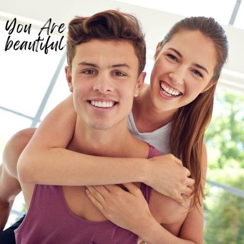 A smile makes the couple look beautiful.